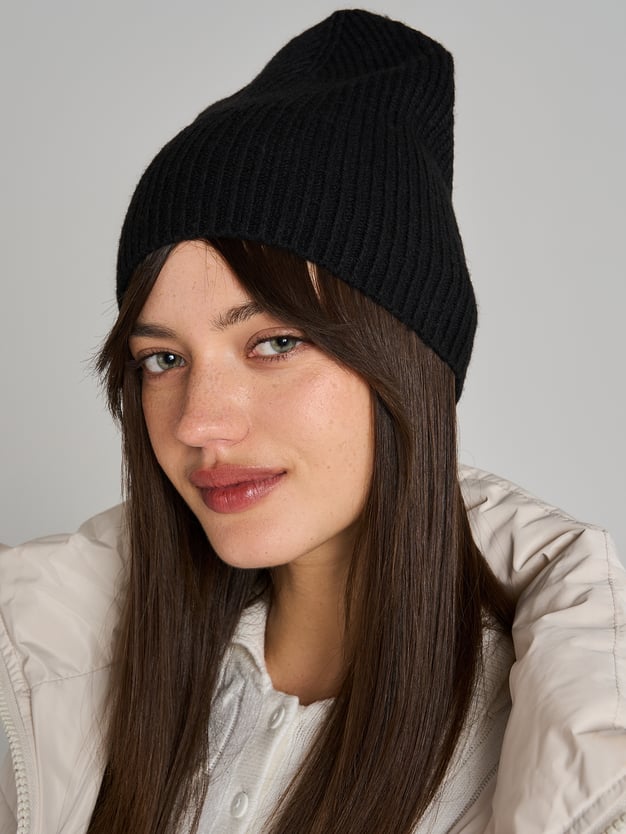 Трикотажная демисезонная шапка