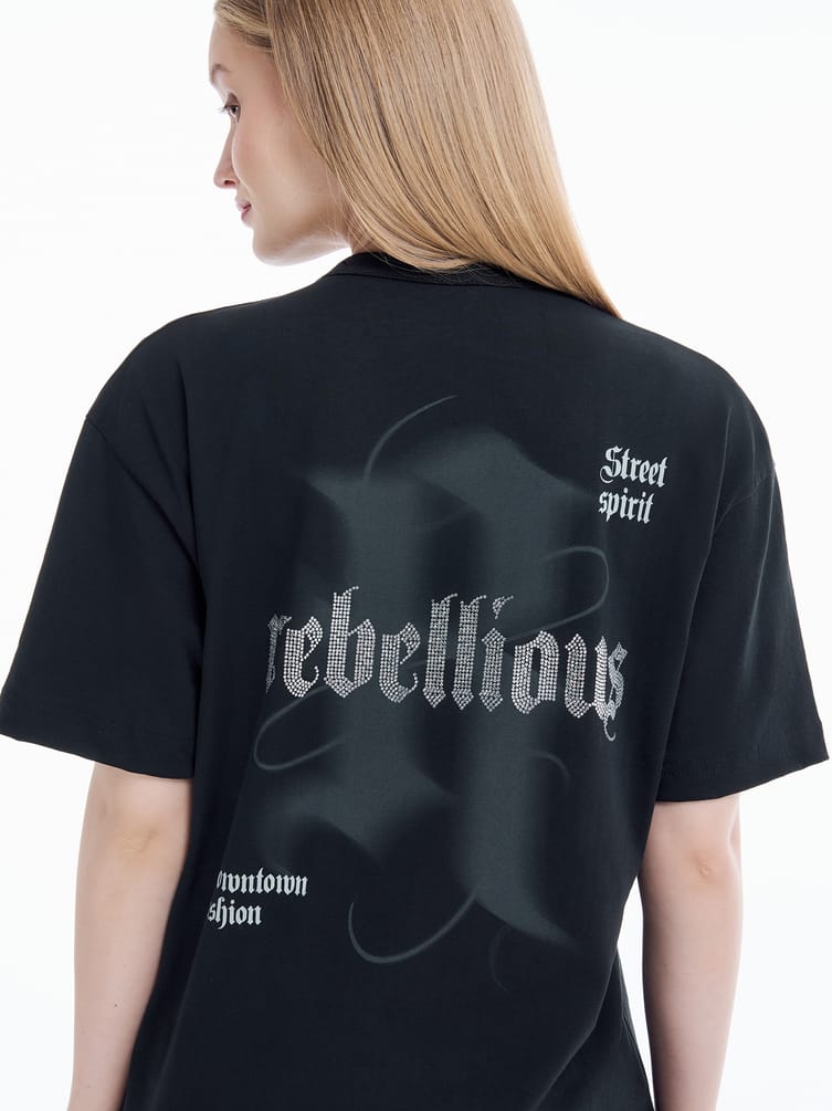 Футболка оверсайз с надписью rebellious