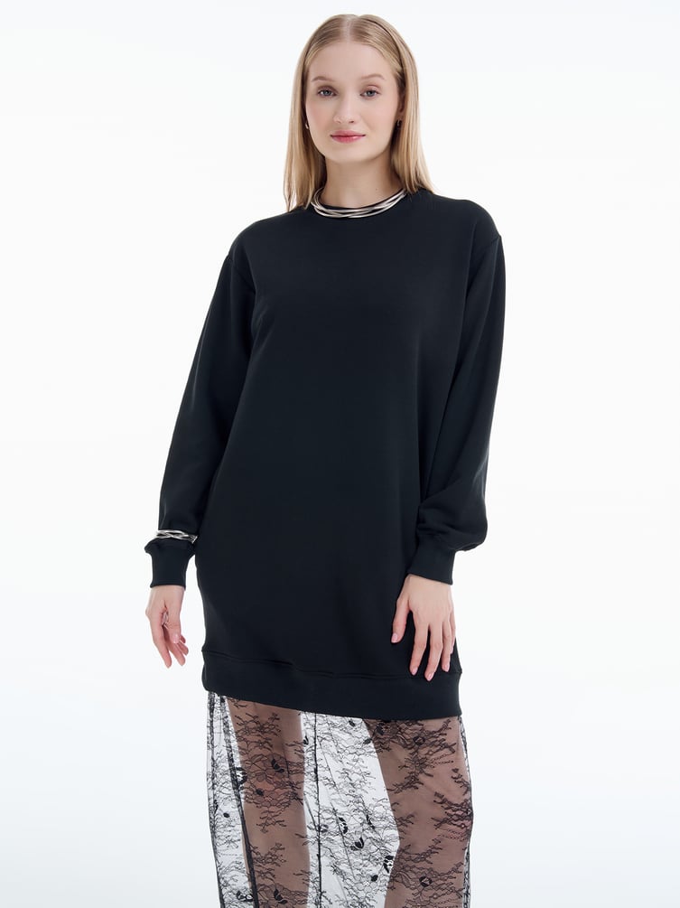 Платье-толстовка с кружевом