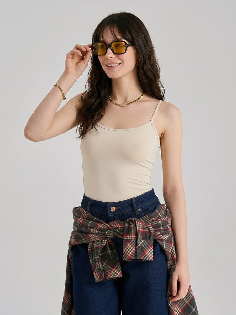 Топ на тонких бретелях