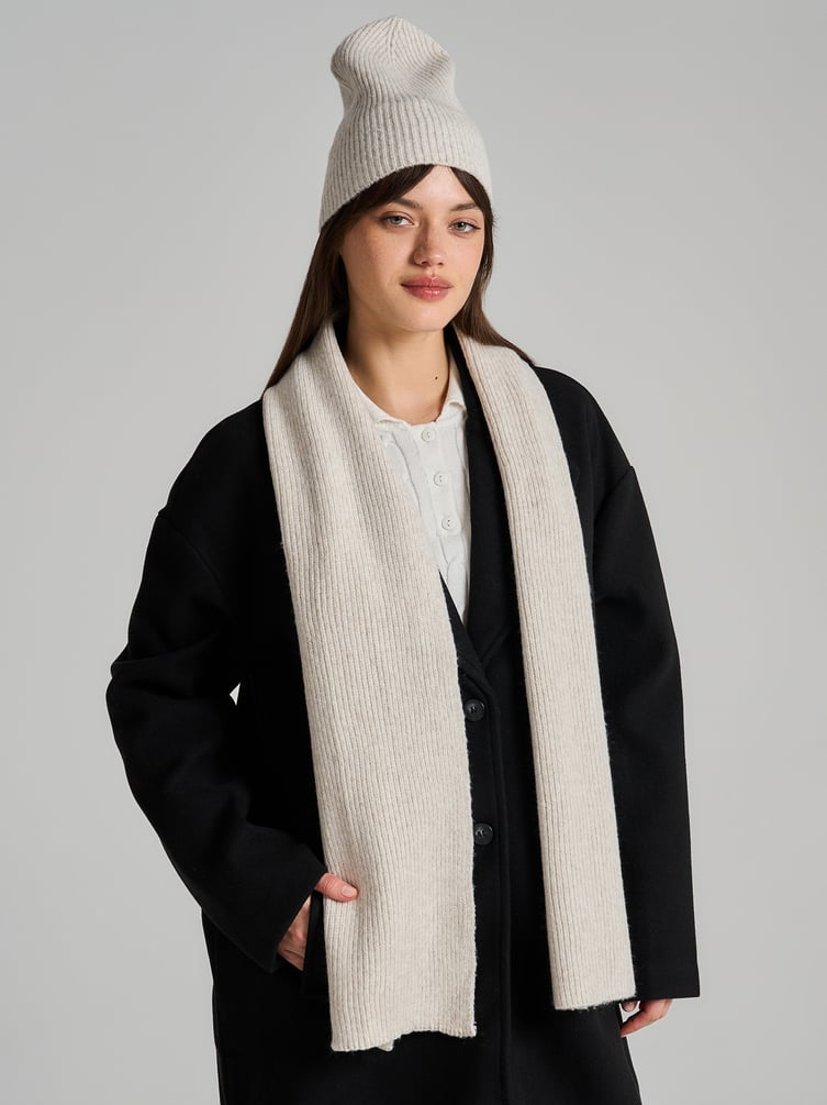 Трикотажная демисезонная шапка