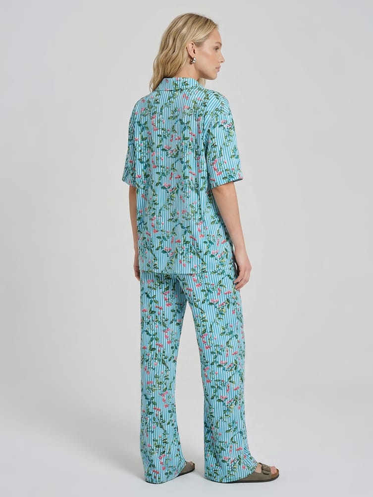 Костюм летний с рубашкой и брюками