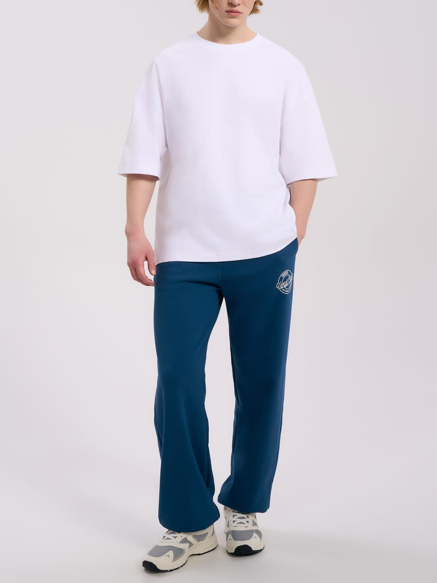 Утепленные брюки джоггеры с принтом