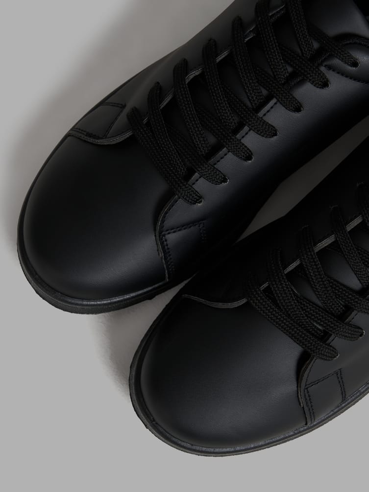 Кроссовки низкие спортивные