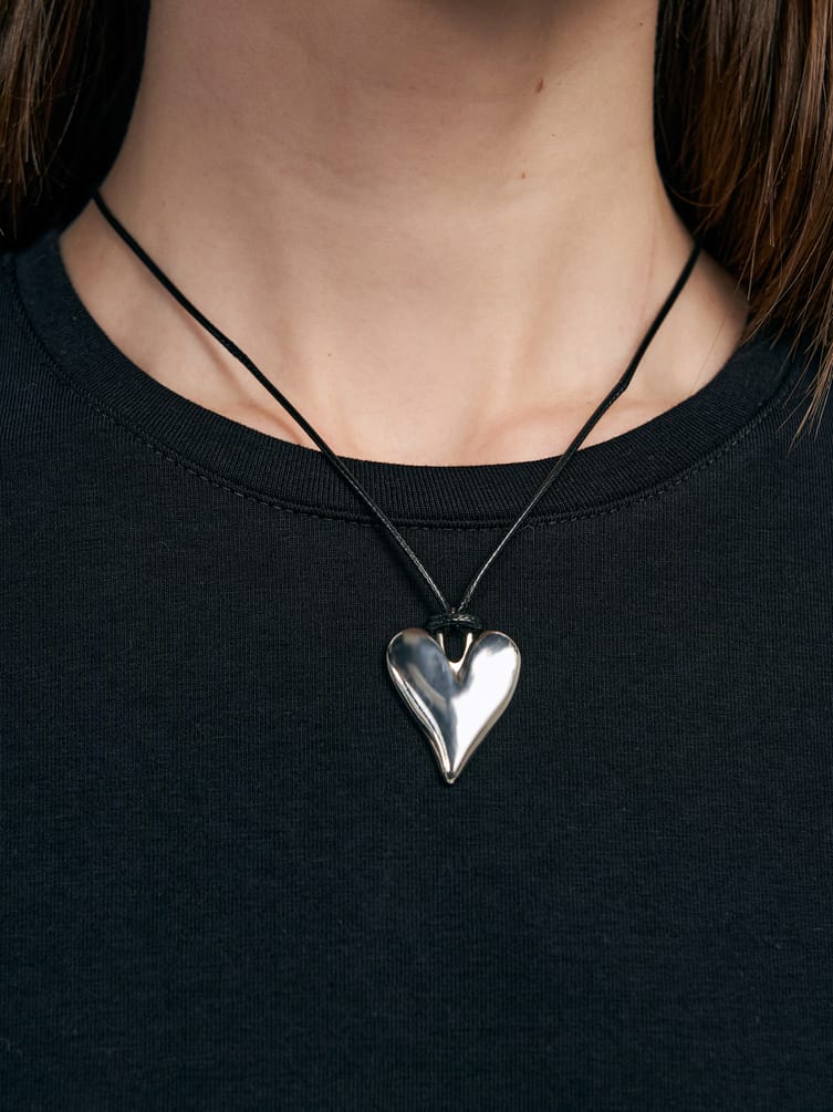 Колье с подвеской сердечко
