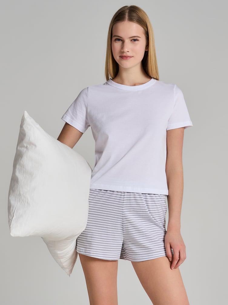 Пижама с футболкой и шортами в полоску