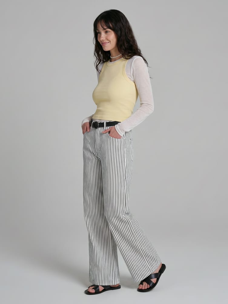 Майка на широких бретелях в рубчик