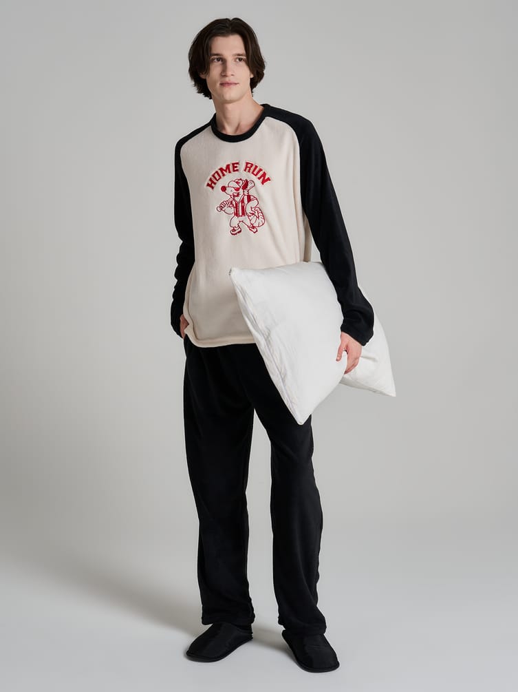 Пижама плюшевая с вышивкой и брюками