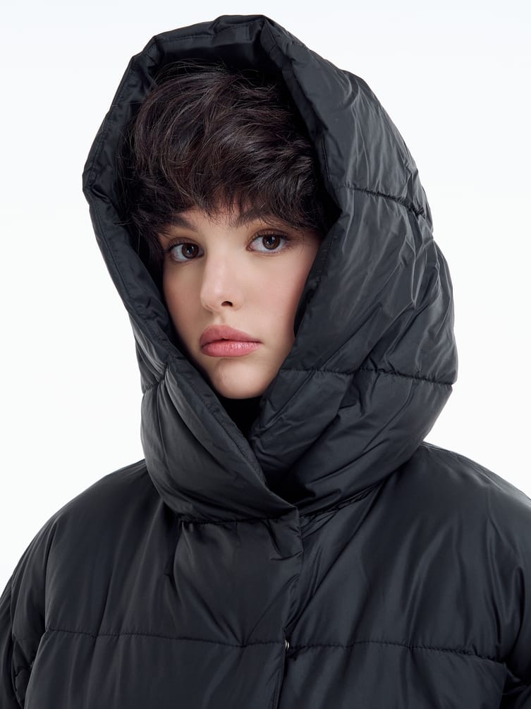 Зимнее стеганое пальто на синтепоне с капюшоном