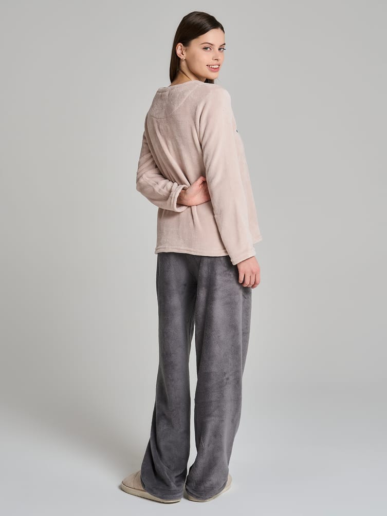 Плюшевая пижама с вышивкой и брюками