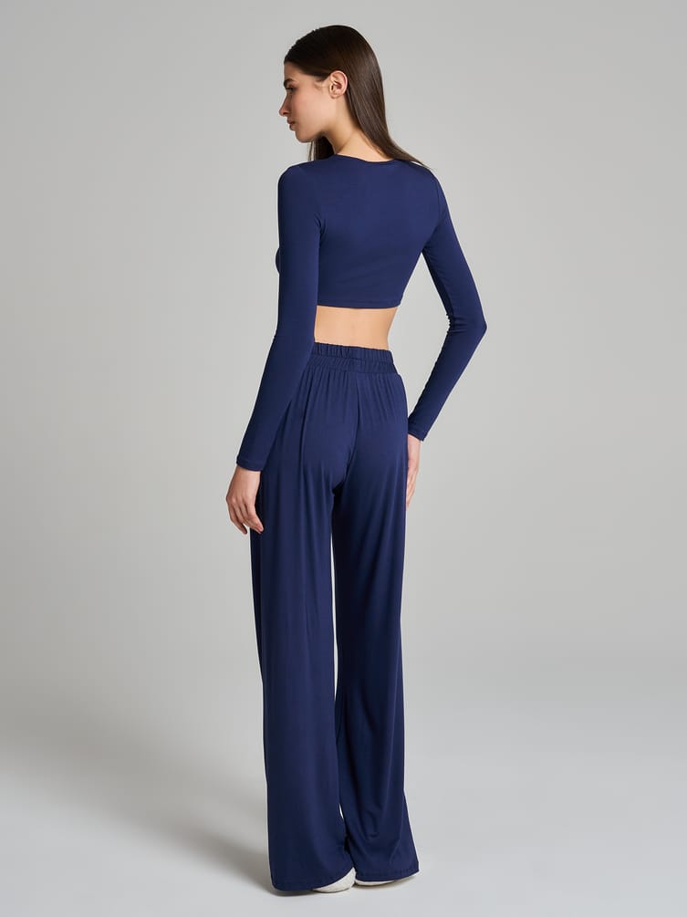 Пижама с кроп-топом и брюками