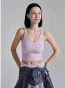 Короткая майка в рубчик на широких бретелях