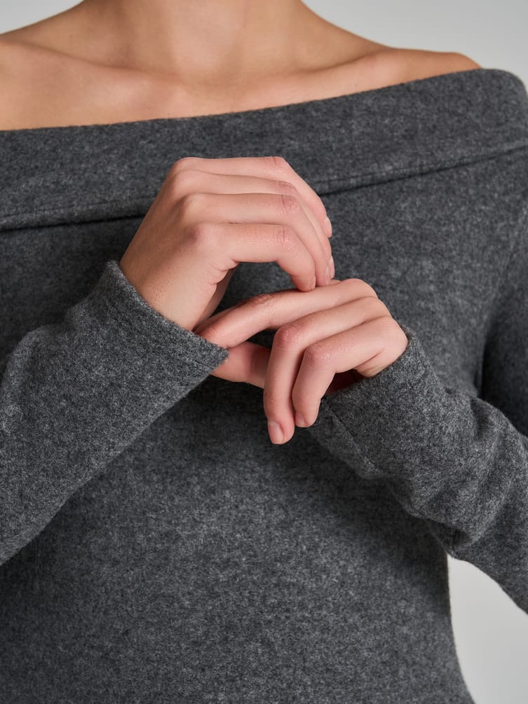 Лонгслив вечерний с фигурным вырезом