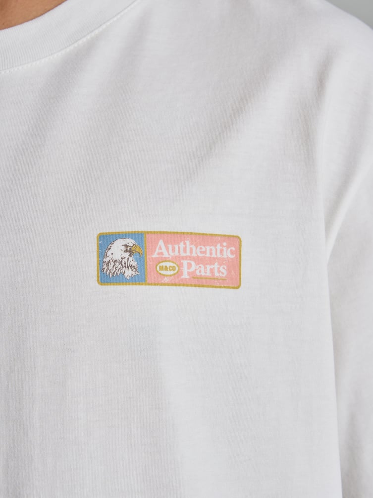 Футболка с принтом на спине