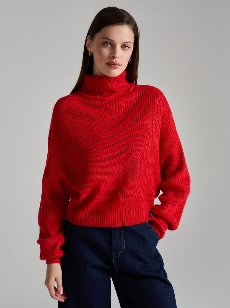 Свитер вязаный с высоким горлом