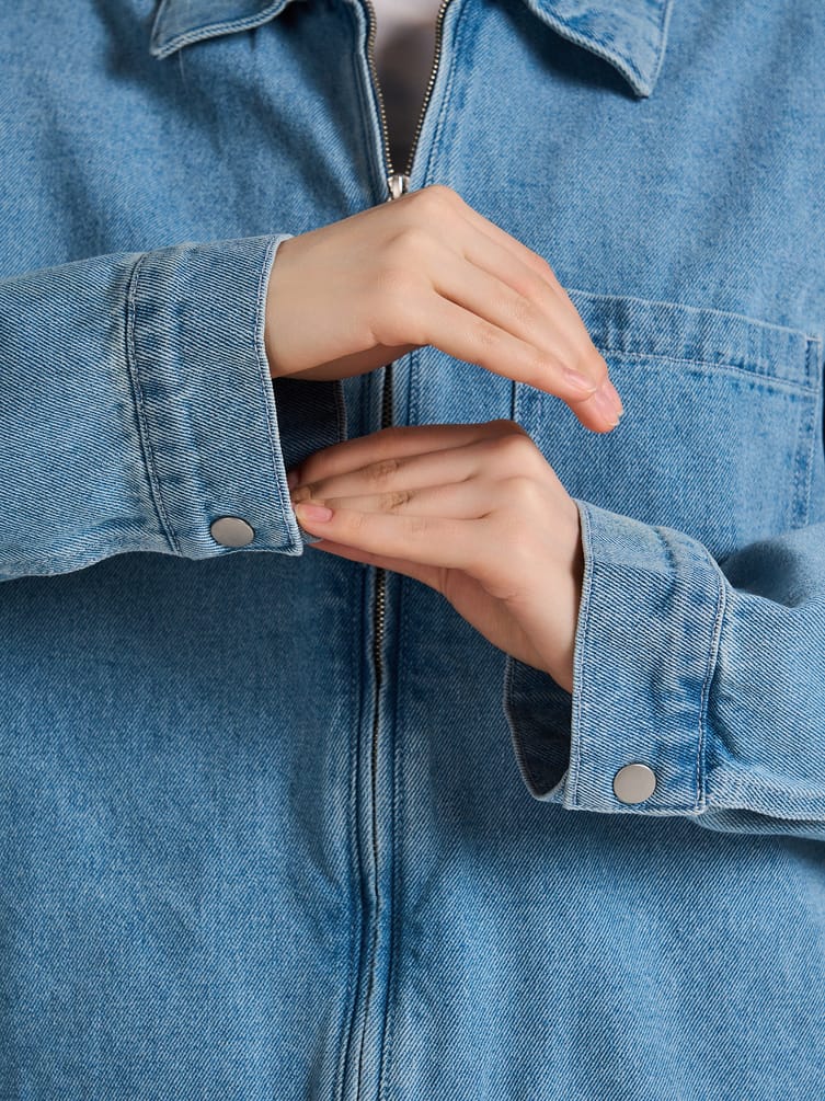 Джинсовая куртка оверсайз на молнии