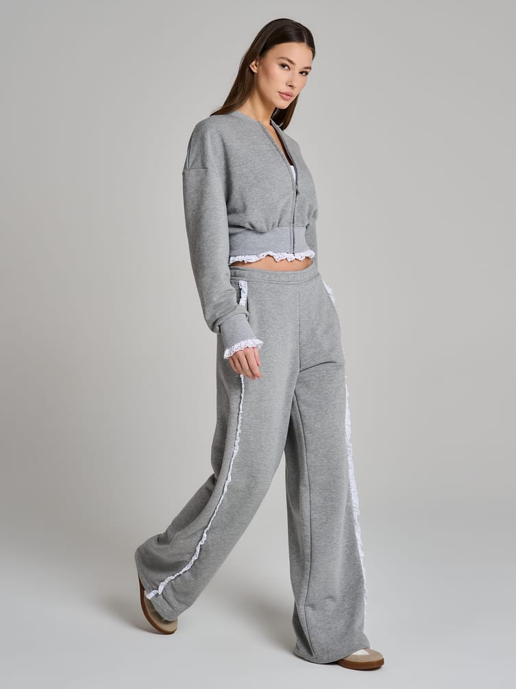 Широкие брюки с лампасами из кружева