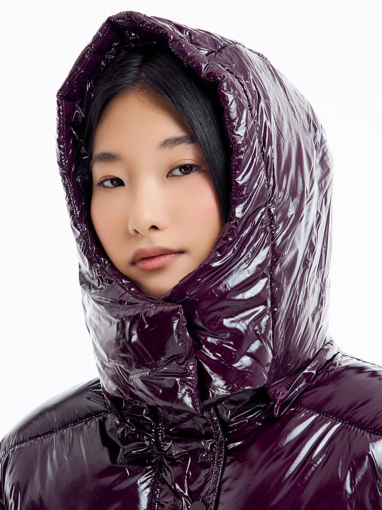 Болоньевая куртка с капюшоном на синтепоне