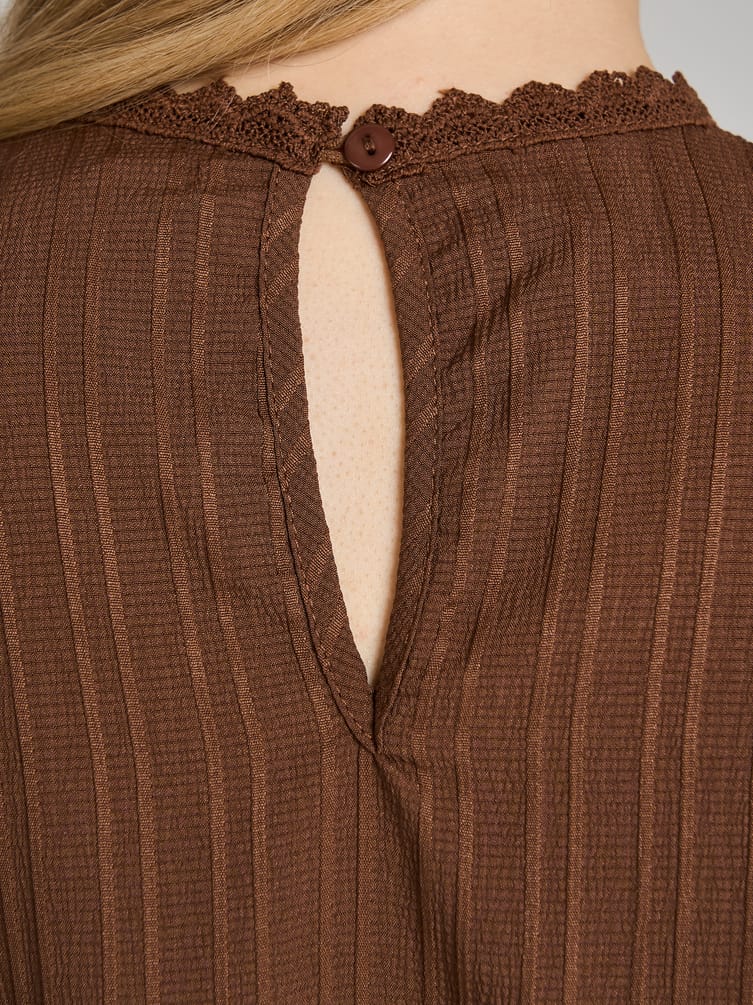 Кружевная блузка нарядная