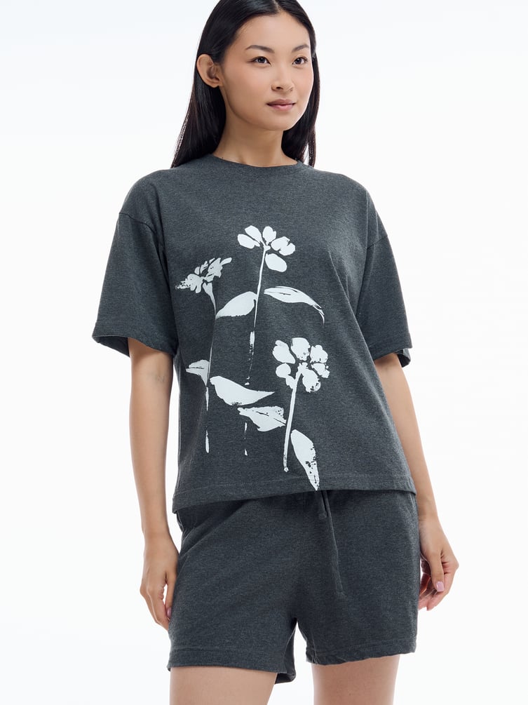 Пижама с футболкой и шортами