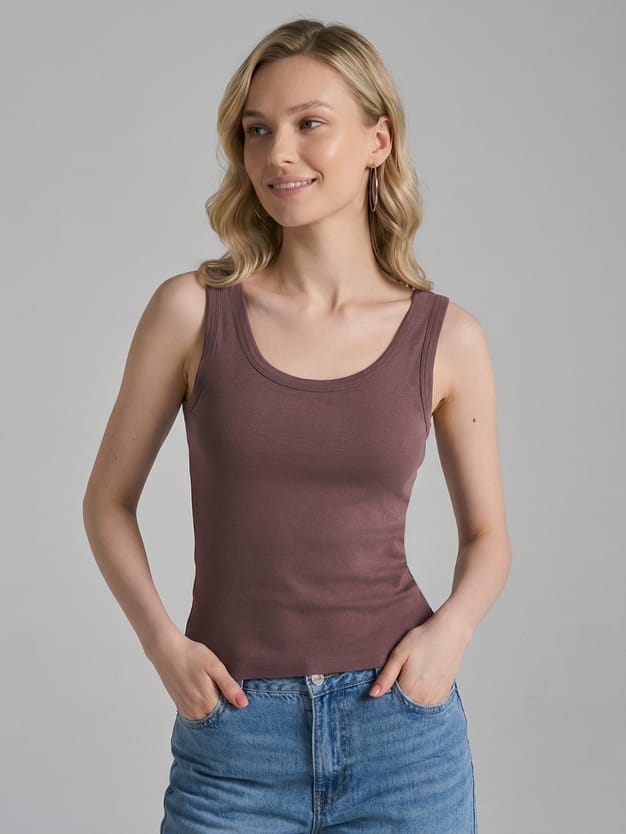 Майка на широких бретелях с вареным эффектом