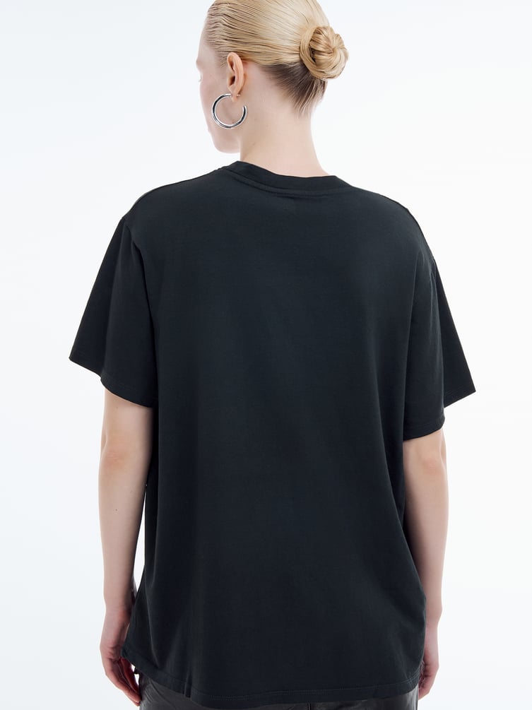 Футболка с принтом и металлическими элементами