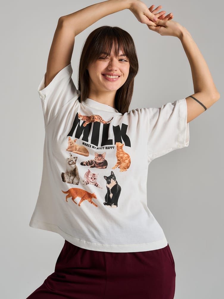 Пижама с принтом котиков и брюками