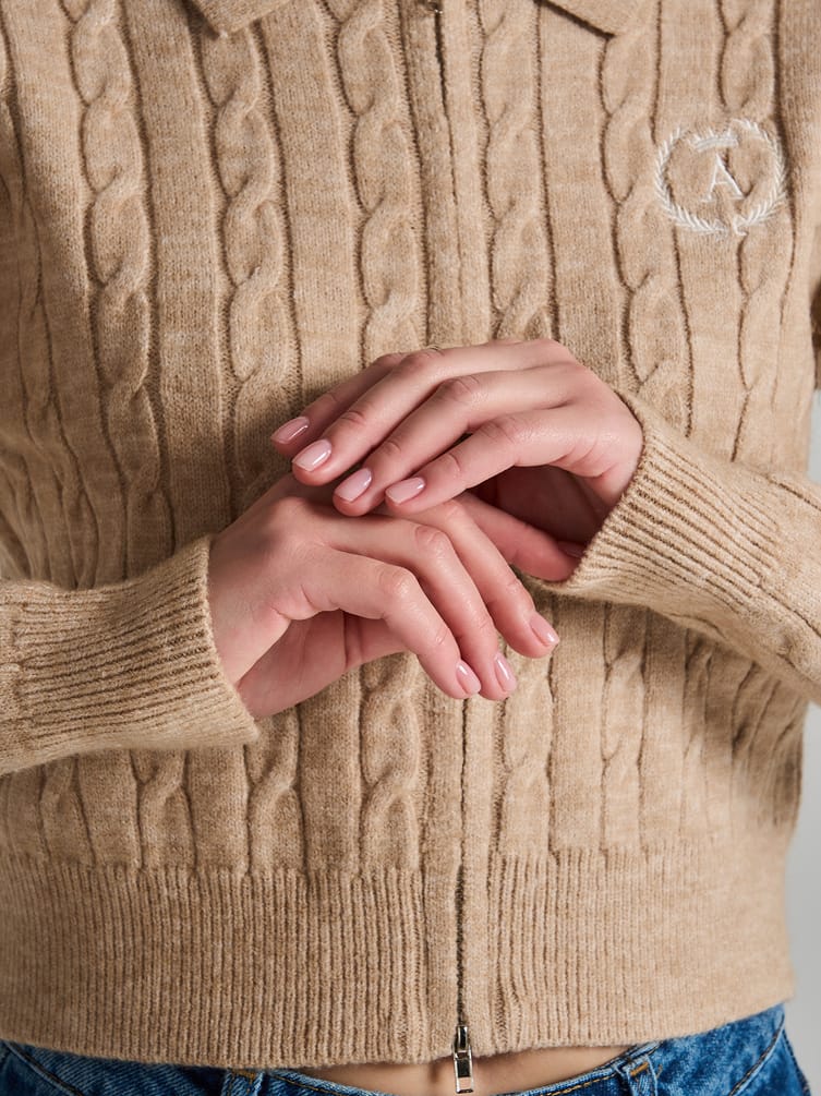 Кардиган на молнии с вышивкой