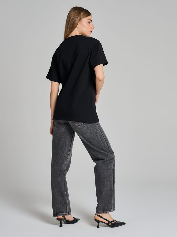 Футболка оверсайз с надписью стразами