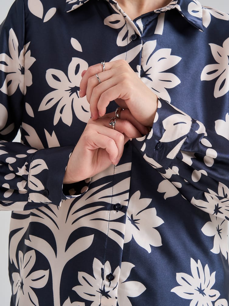 Костюм летний с рубашкой и брюками