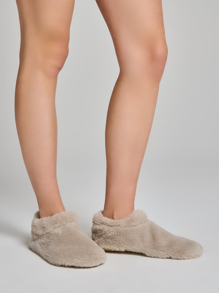 Закрытые меховые тапочки