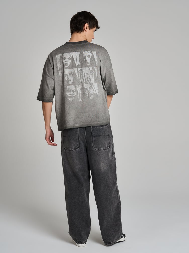 Футболка с вареным эффектом и принтом на спине