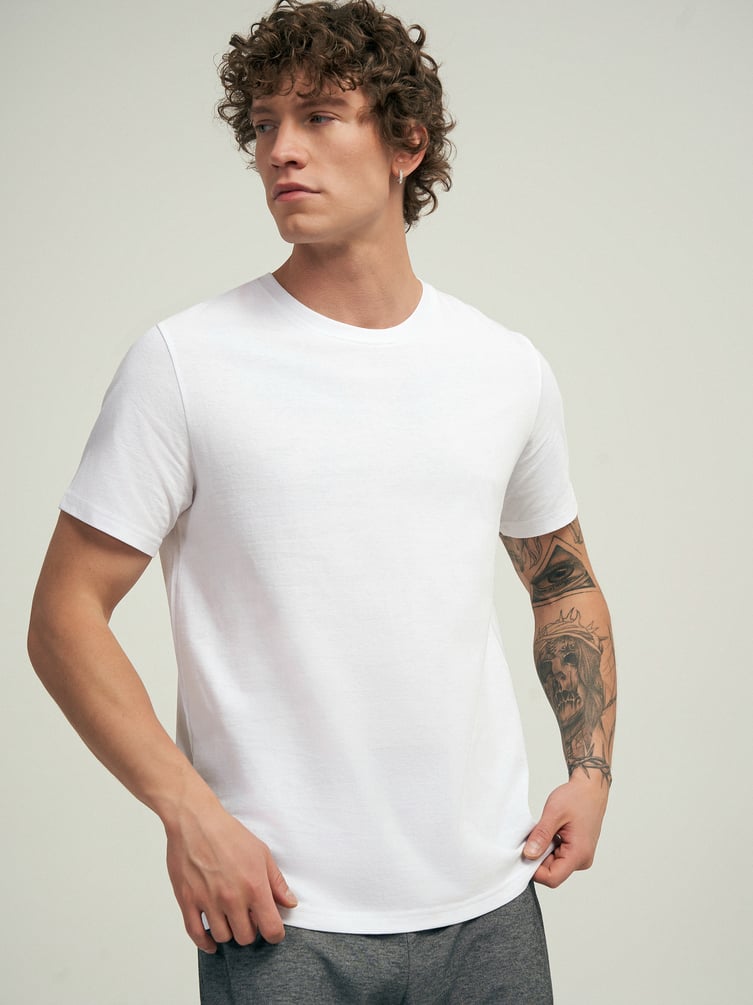 Базовая плотная приталенная футболка