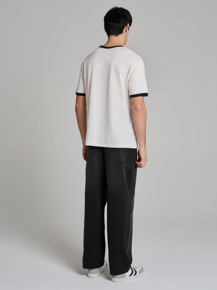 Футболка приталенная с надписью