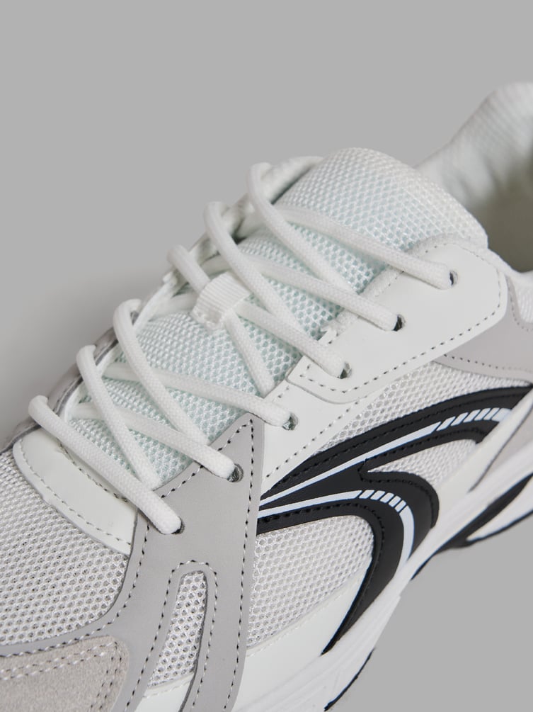 Кроссовки спортивные с сеткой