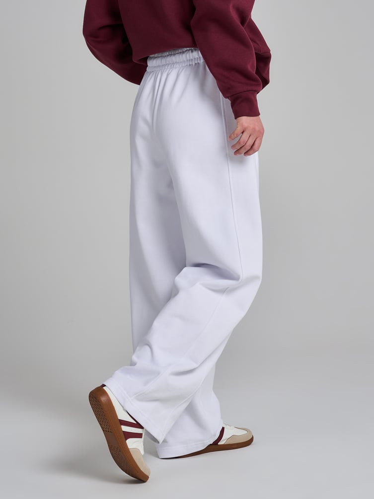 Брюки широкие со смещенным боковым швом