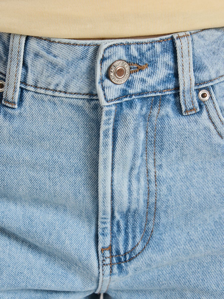 Джинсы прямые со смещенными боковыми швами