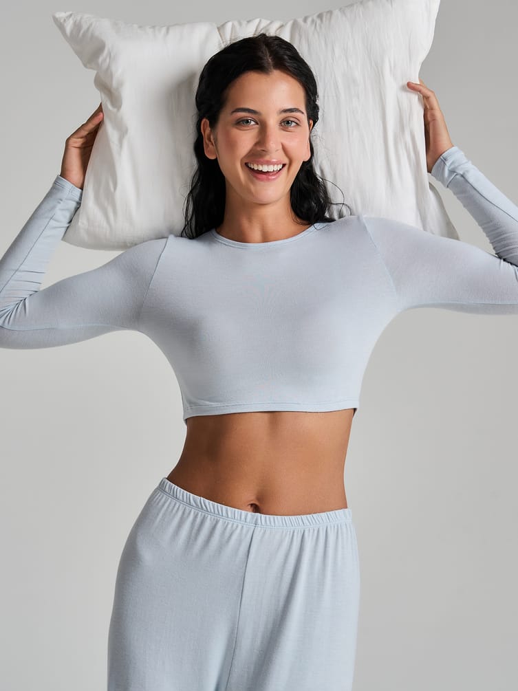 Пижама с кроп-топом и брюками