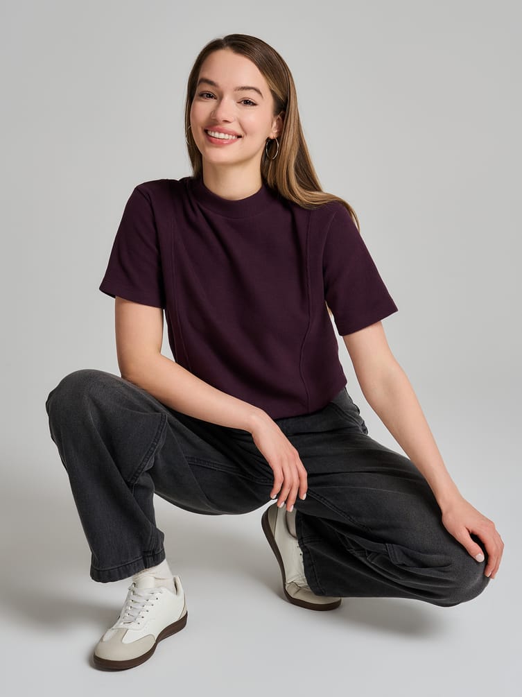 Укороченная футболка в рубчик