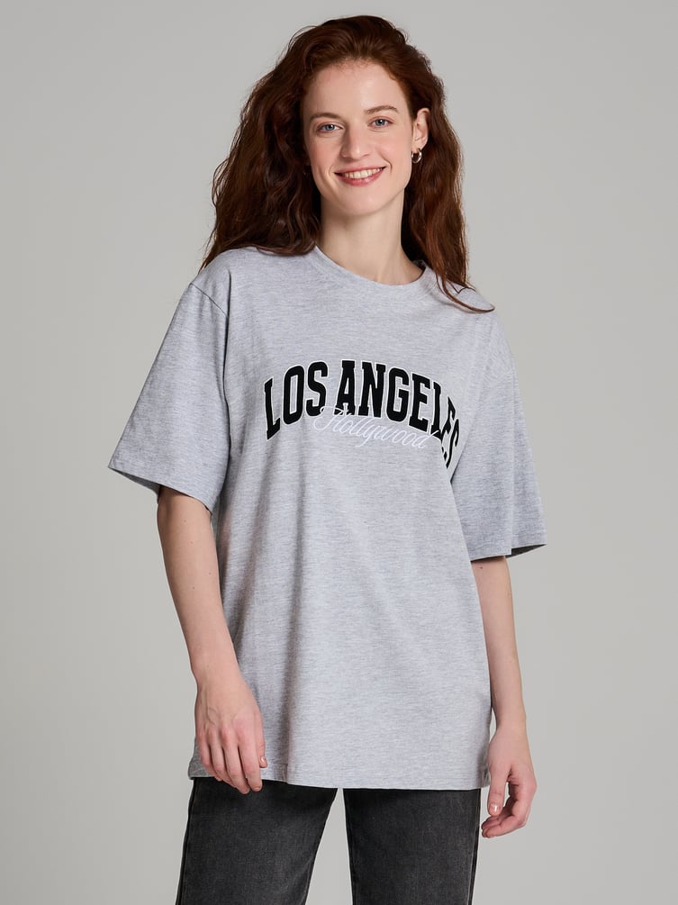 Хлопковая футболка оверсайз с вышивкой надписи