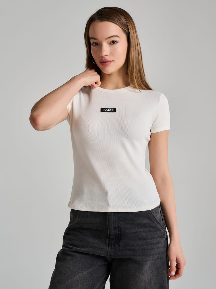 Футболка облегающая с надписью