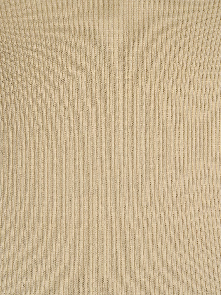 Майка на широких бретелях в рубчик