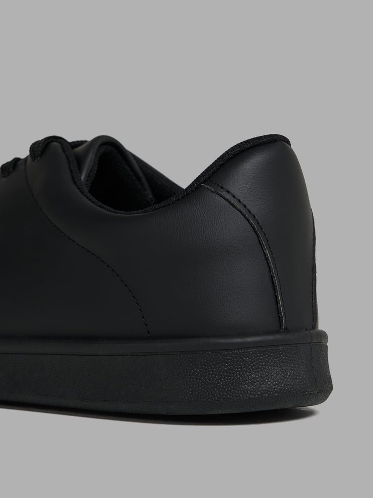 Кроссовки низкие спортивные