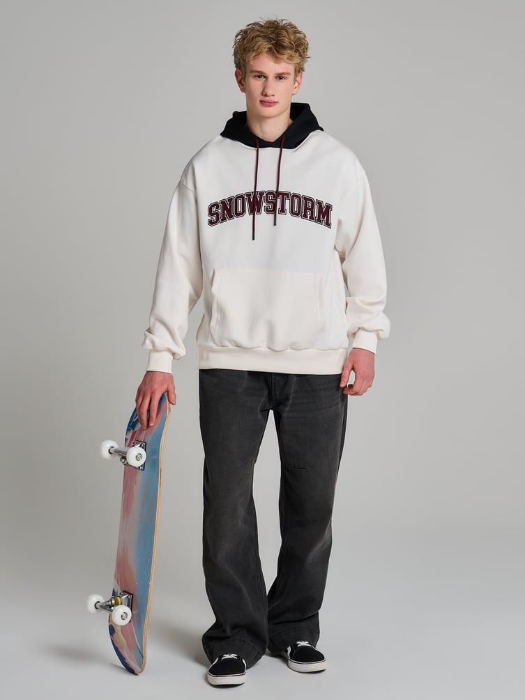 Худи с контрастным капюшоном и надписью