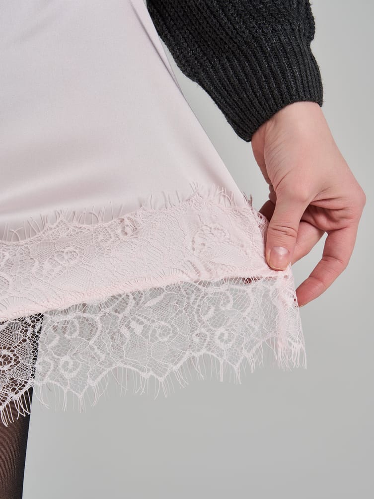 Юбка мини атласная с кружевом в бельевом стиле