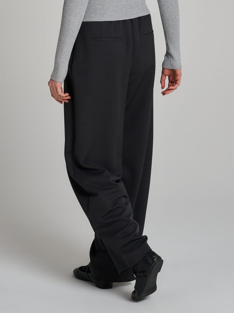 Брюки бананы классические