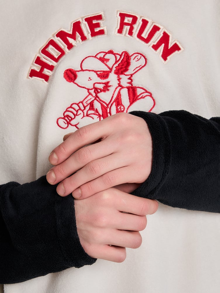 Пижама плюшевая с вышивкой и брюками