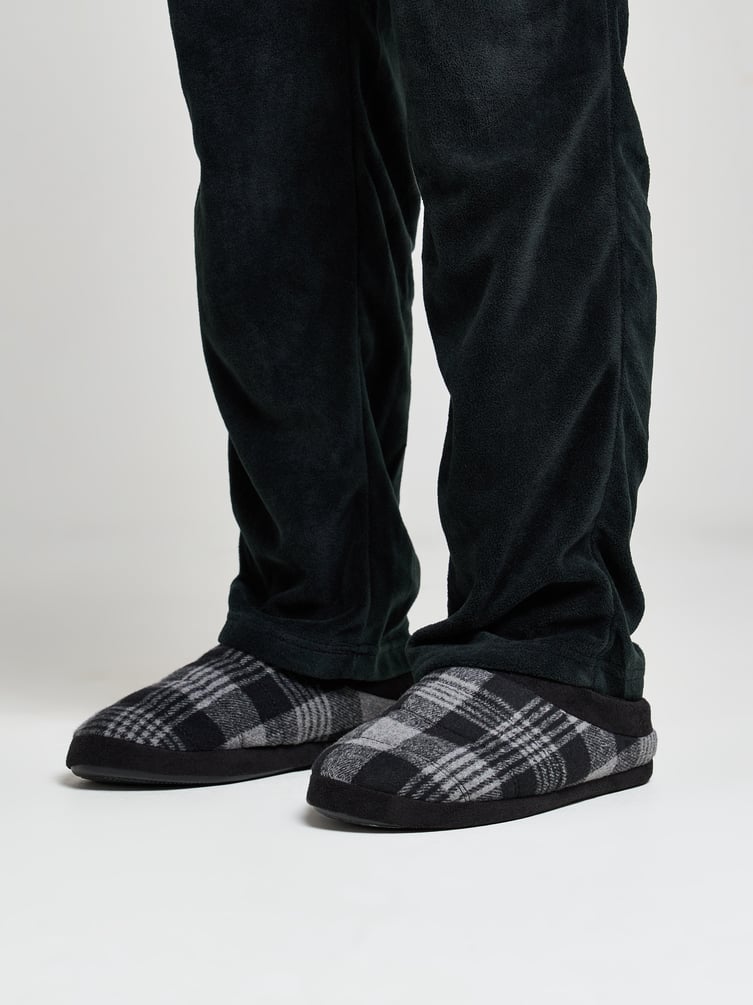 Закрытые тапки в клетку