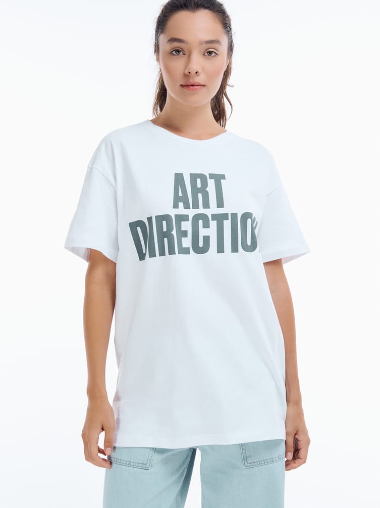 Футболка оверсайз с надписью Art direction