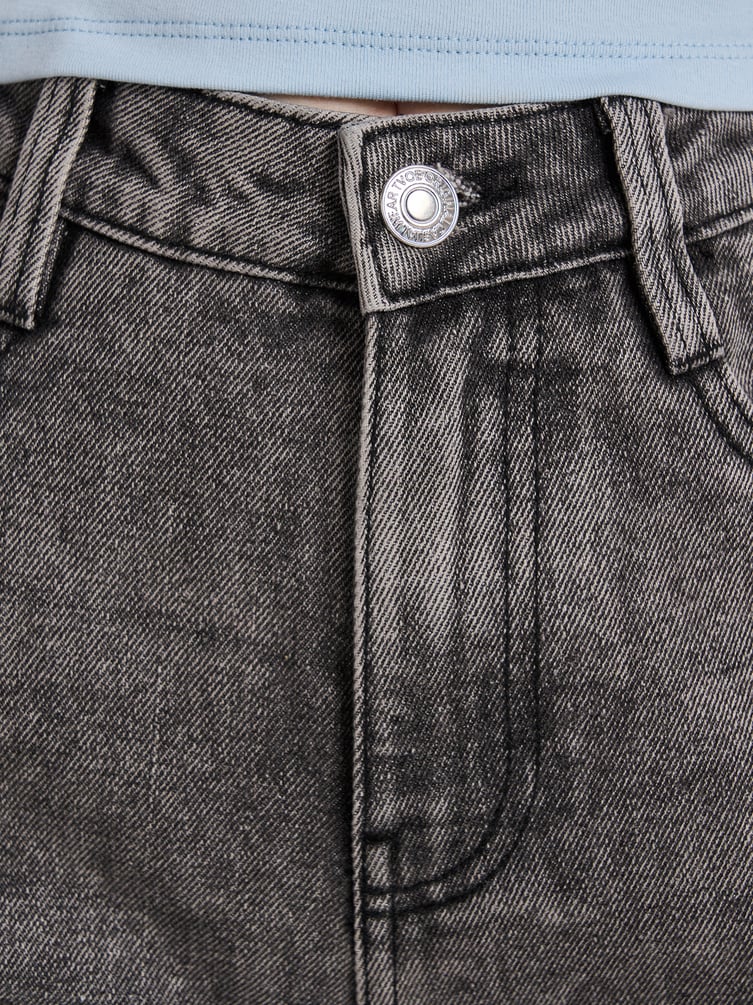 Джинсы Mom fit  с завышенной талией